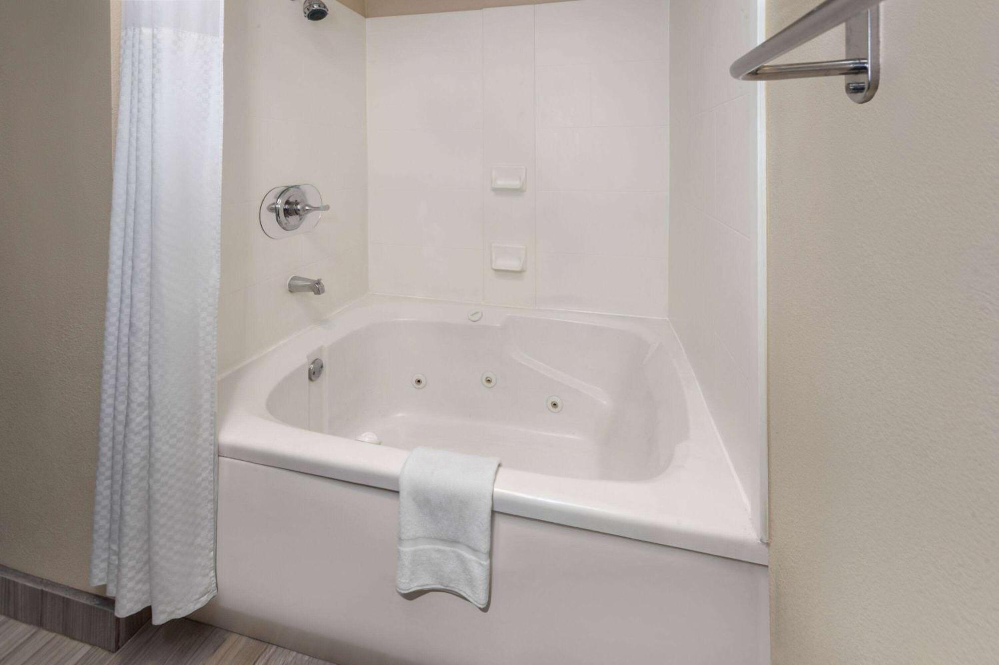 Baymont By Wyndham Copley Akron Exteriör bild